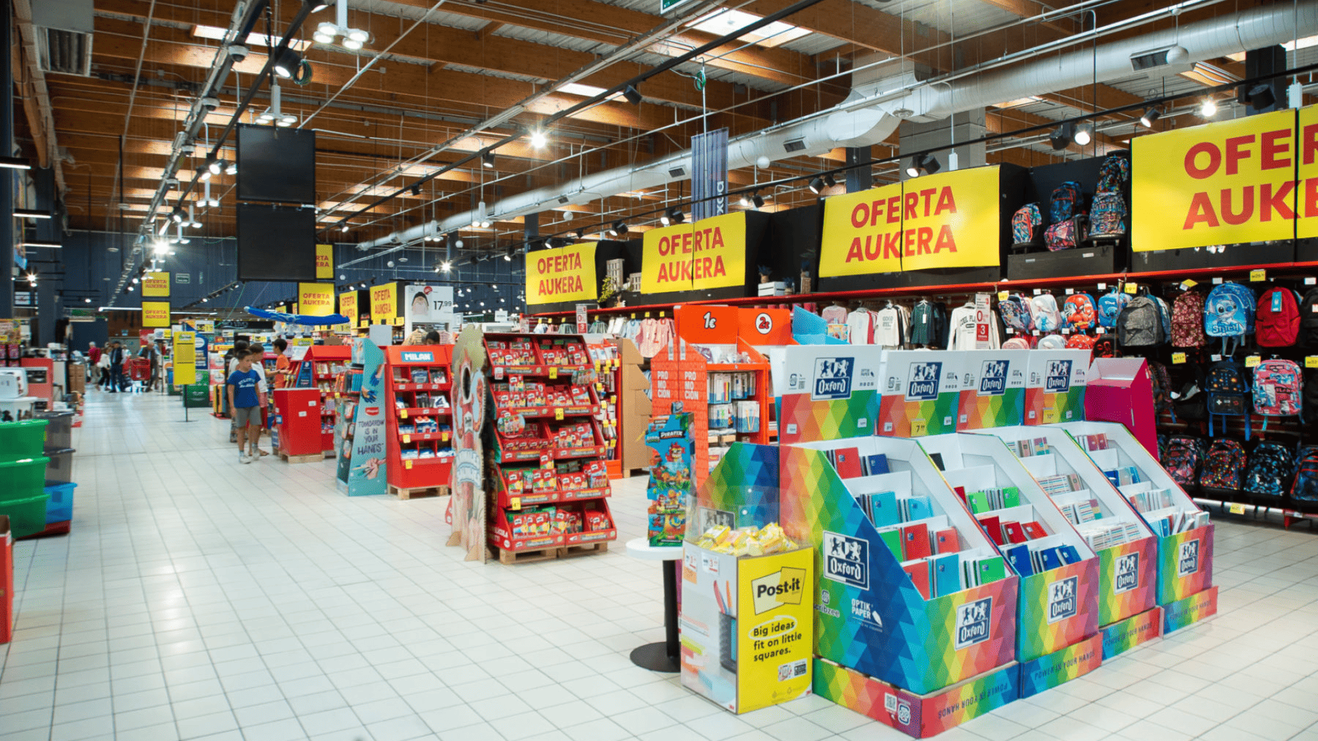 interior de supermercado eroski