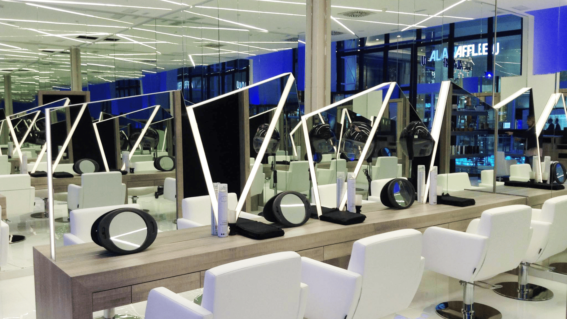 interior salón de peluquería