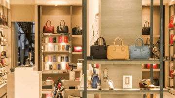 interior tienda bolsos