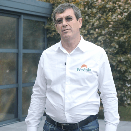 jean luc, franchisé pérénia posant pour son interview