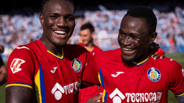 jugadores de fútbol con camiseta tecnocasa
