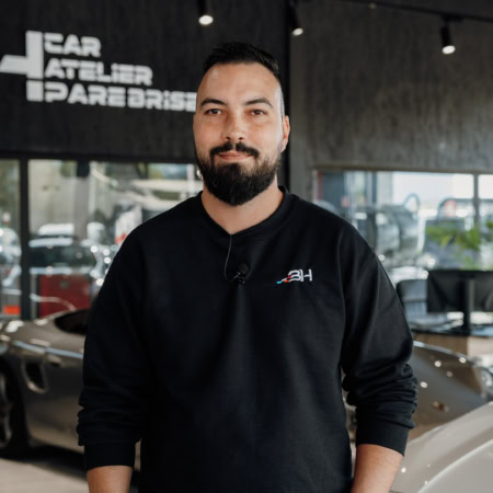 kevin megrez, franchisé bh atelier posant pour son interview