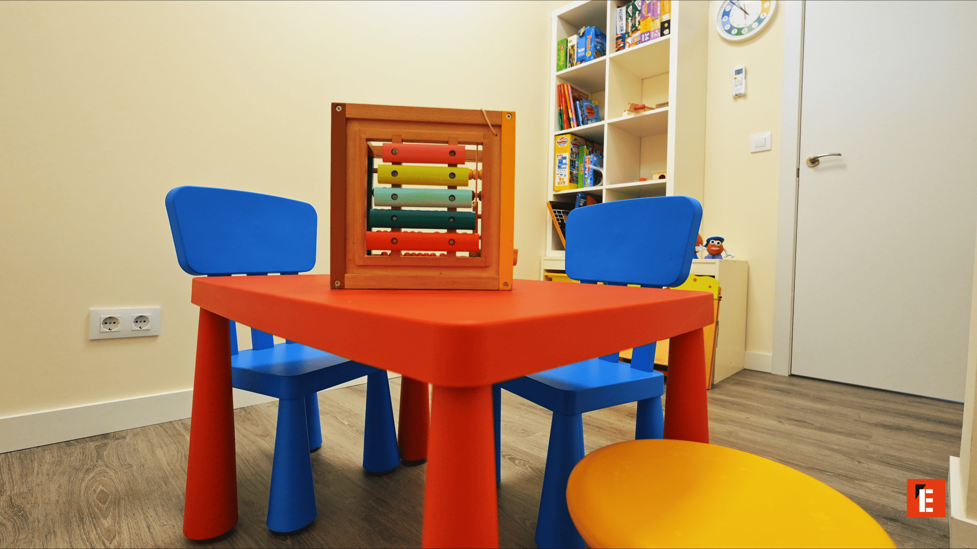 mesa y sillas infantiles