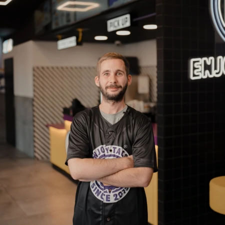 Photo de couverture Vidéo franchisé Axel Nikolic Réseau de franchise Enjoy Tacos