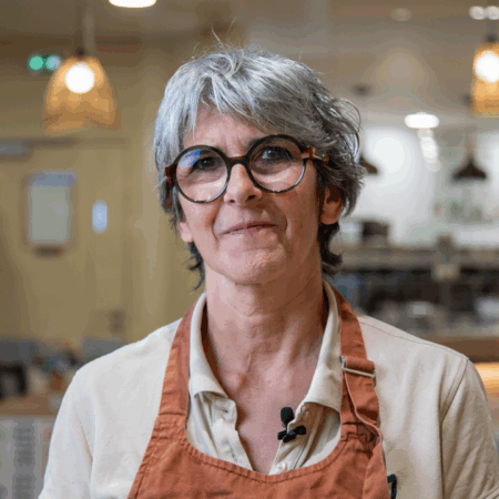 Elisabeth Camus, franchisée Green sur mesure posant pour son interview