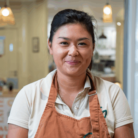 Océane, manager d'un restaurant Green sur mesure à Béziers posant pour son interview