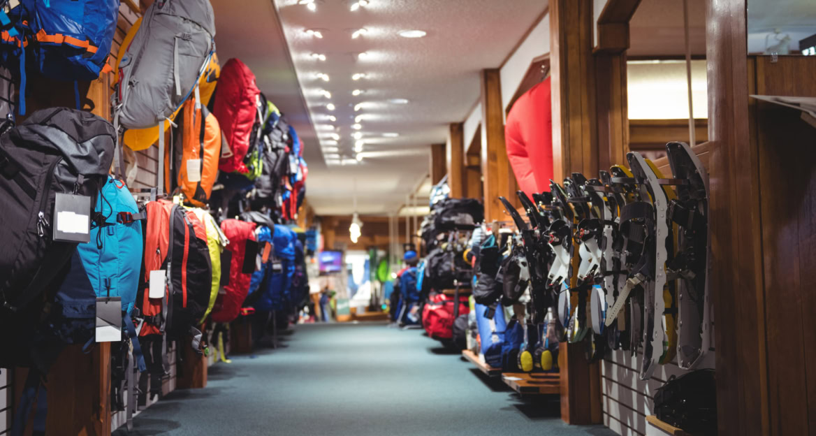 sacs sur rack en magasin