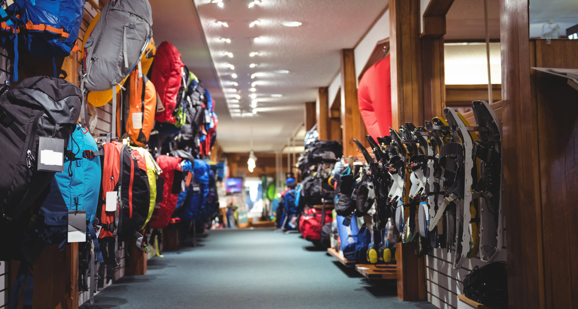 sacs sur rack en magasin