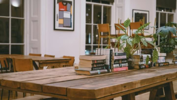 table avec des livres