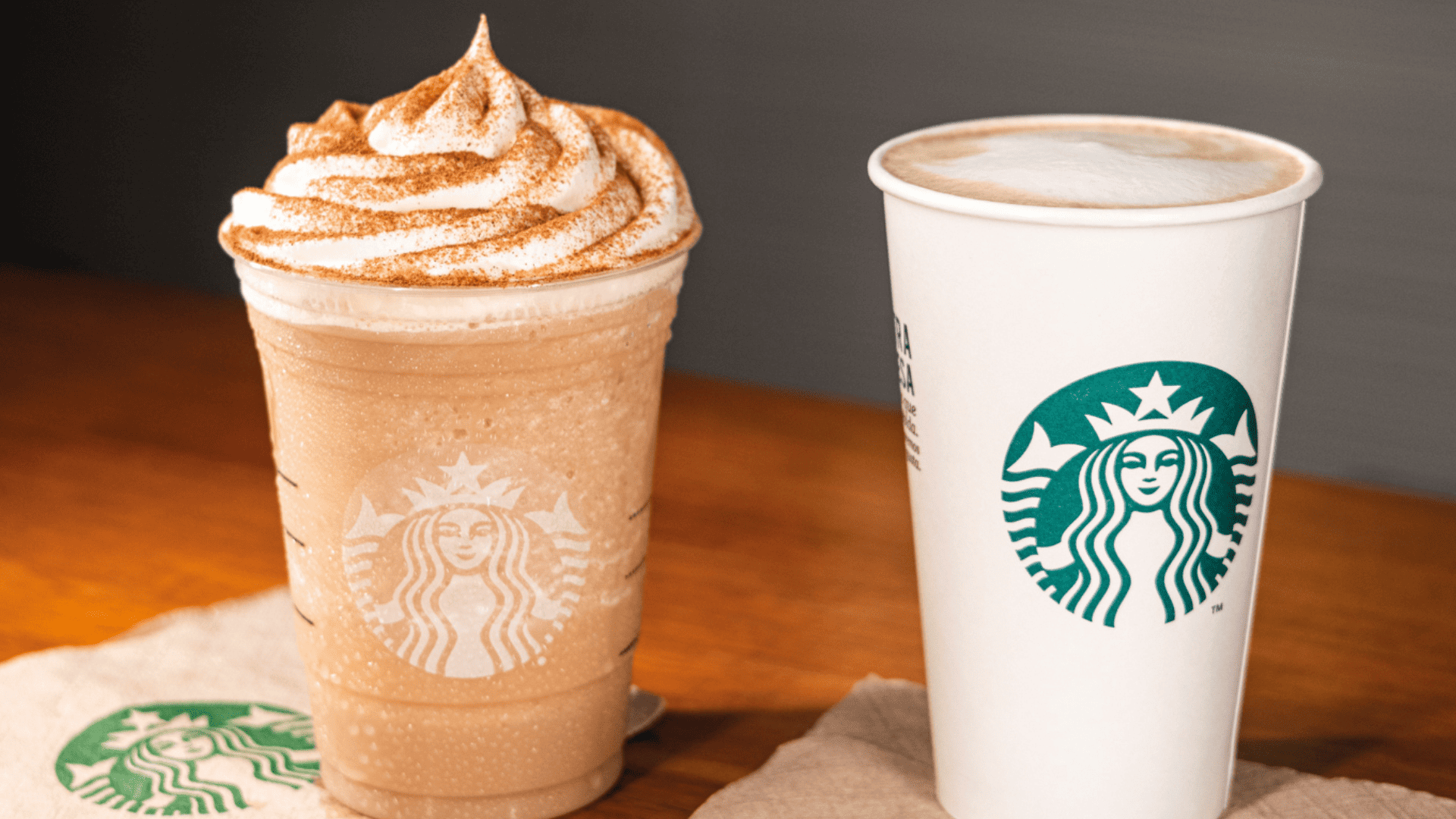 vasos con bebidas de starbucks