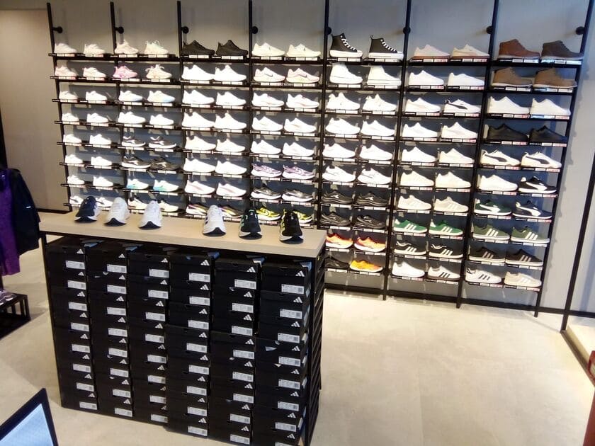 zapatillas en tienda decimas