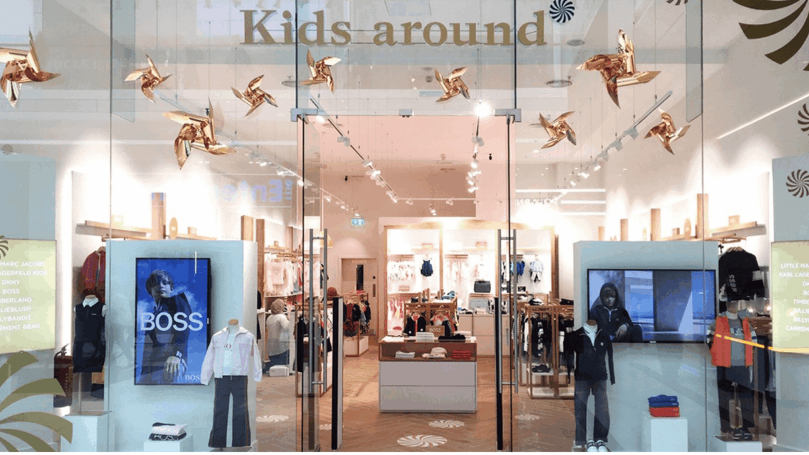 escaparate tienda kids around
