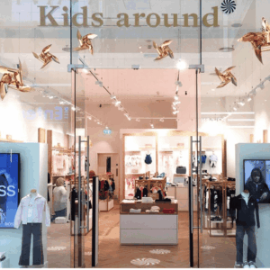 escaparate tienda kids around