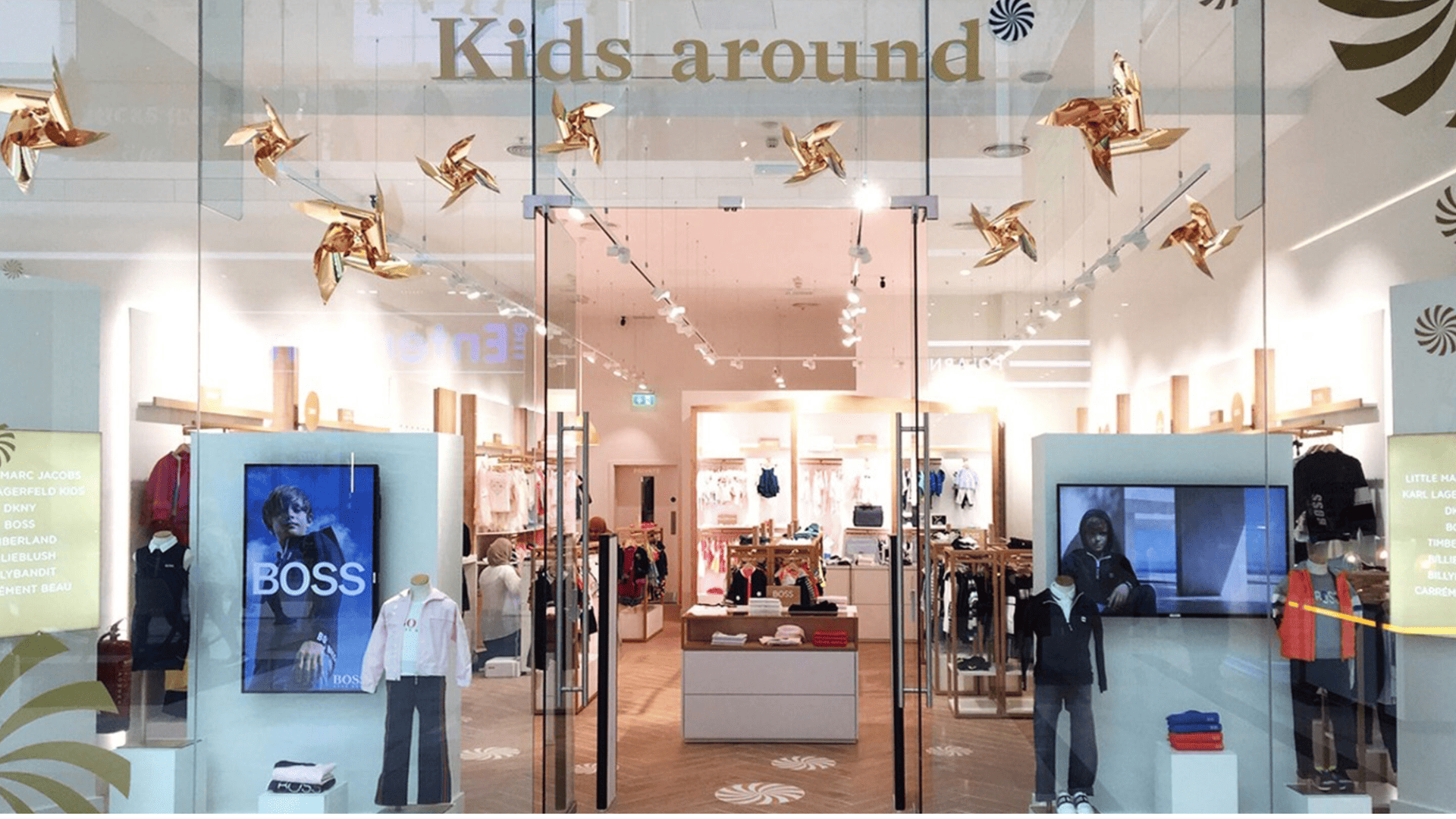 escaparate tienda kids around