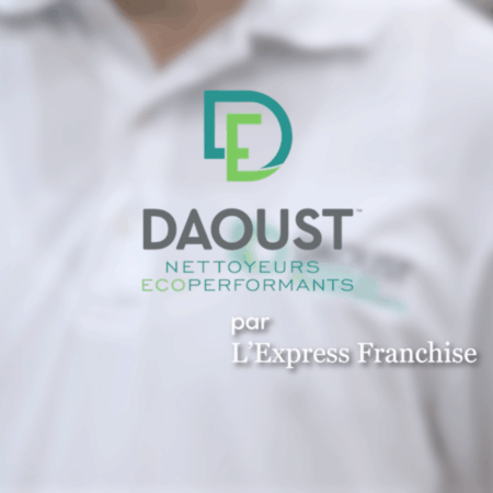 Fond floutté avec le logo de daoust pour illustrer leur vidéo de marque