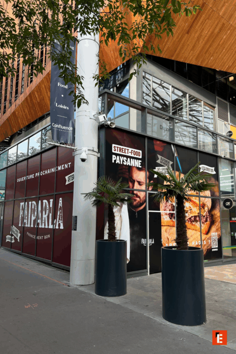 Façade d'un restaurant de street-food à Confluence.