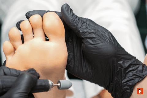 Interior de un salón de belleza moderno y acogedor.