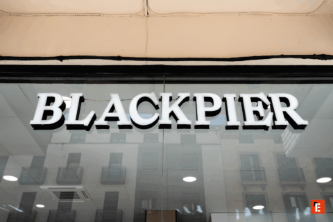 Letrero de la tienda Blackpier en la fachada.