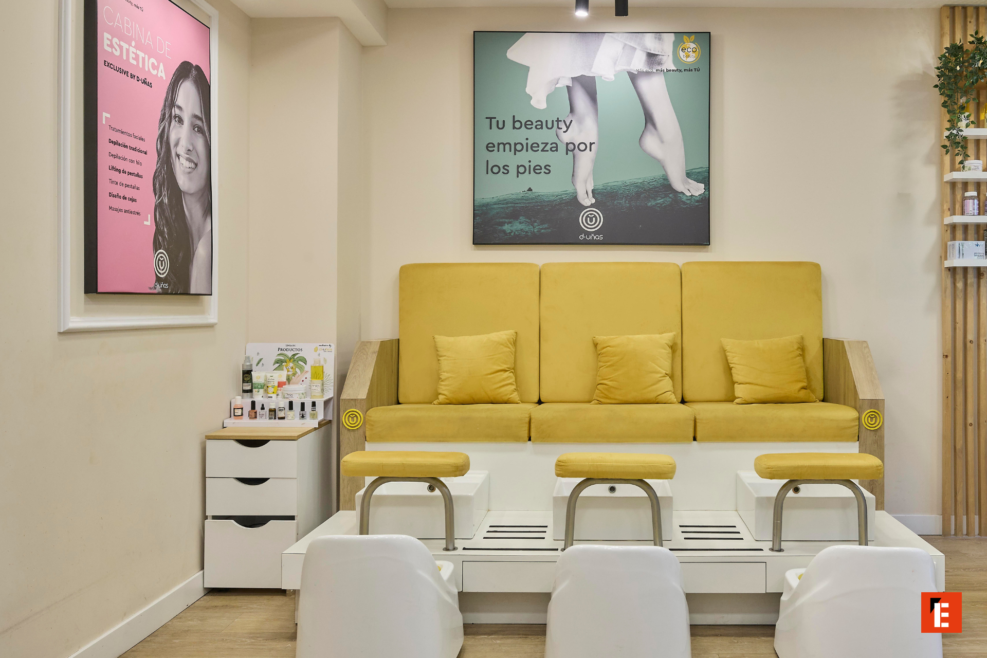 Zona de espera en un salón de estética.