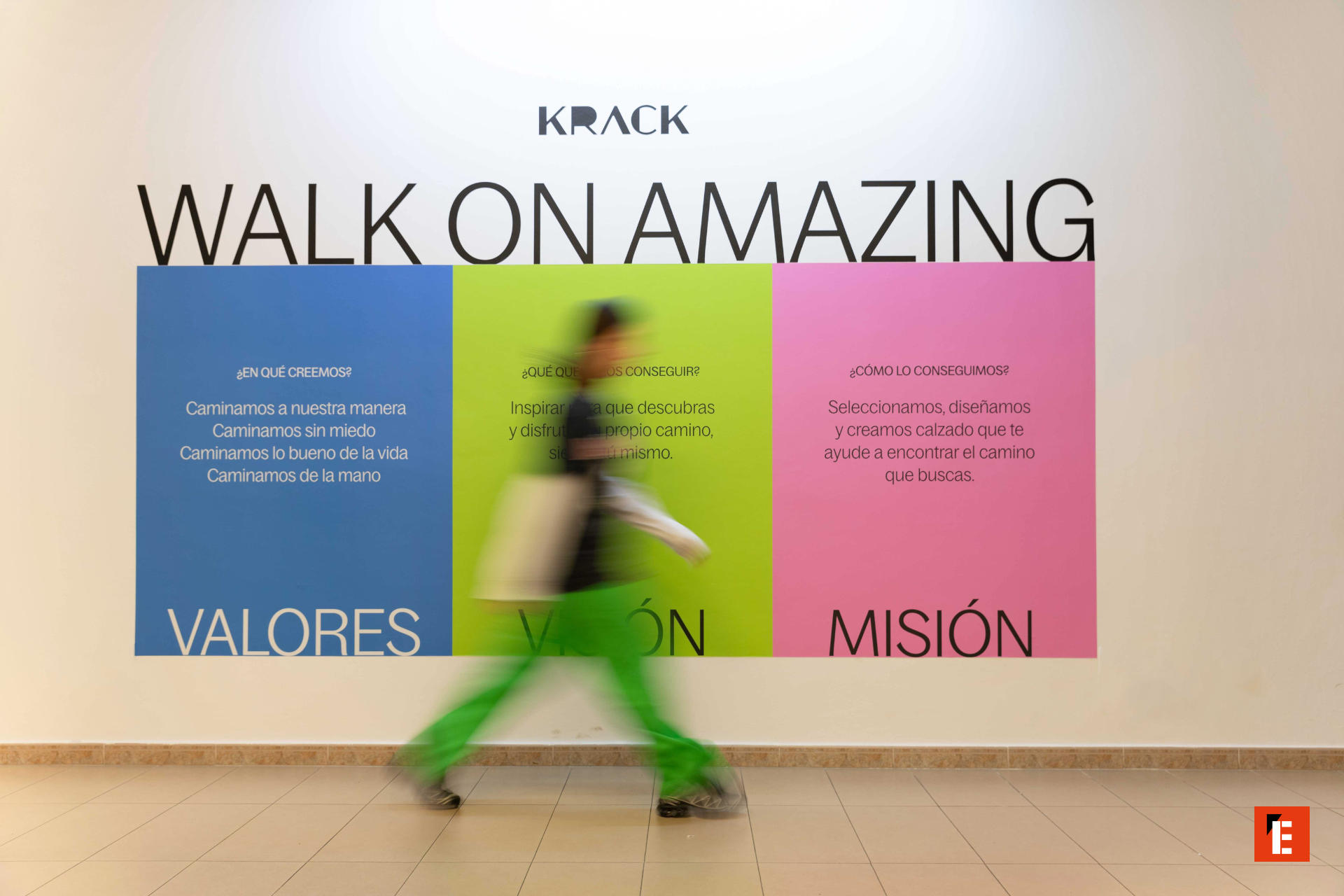 Mural colorido con valores y misión de Krack