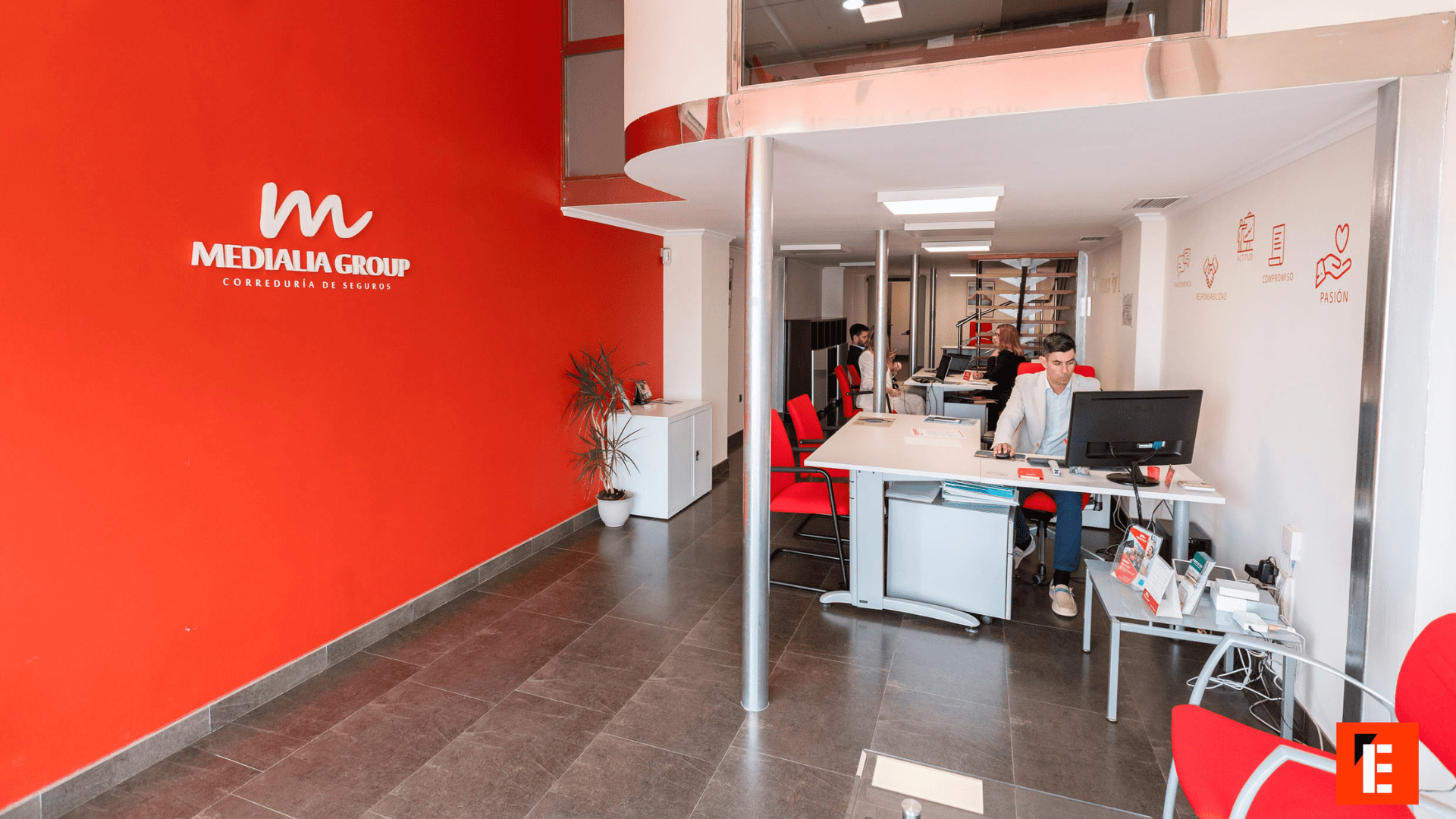 interior local medialia