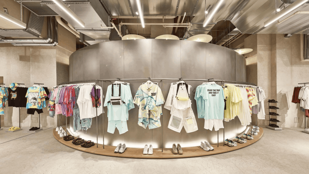 interior tienda bershka