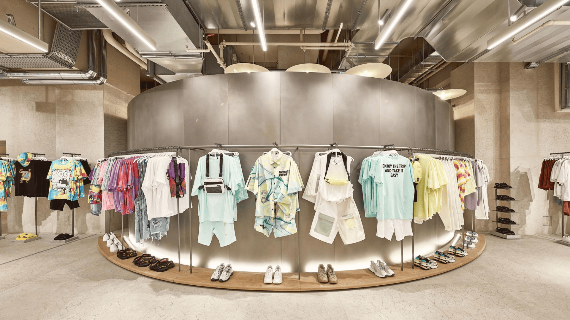 interior tienda bershka