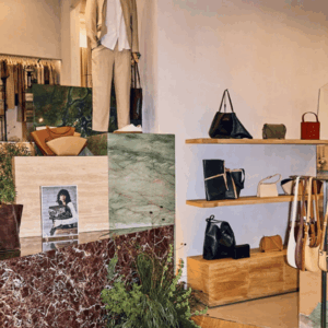 interior tienda de moda adolfo domínguez