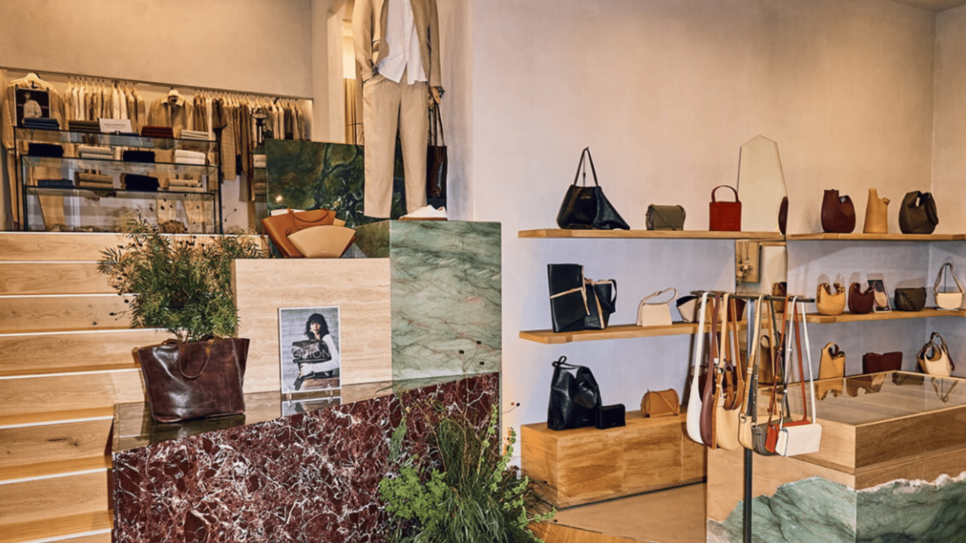 interior tienda de moda adolfo domínguez