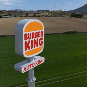 logo burger king en un poste