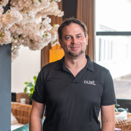 maximilien haibi, le fondateur posant pour son interview