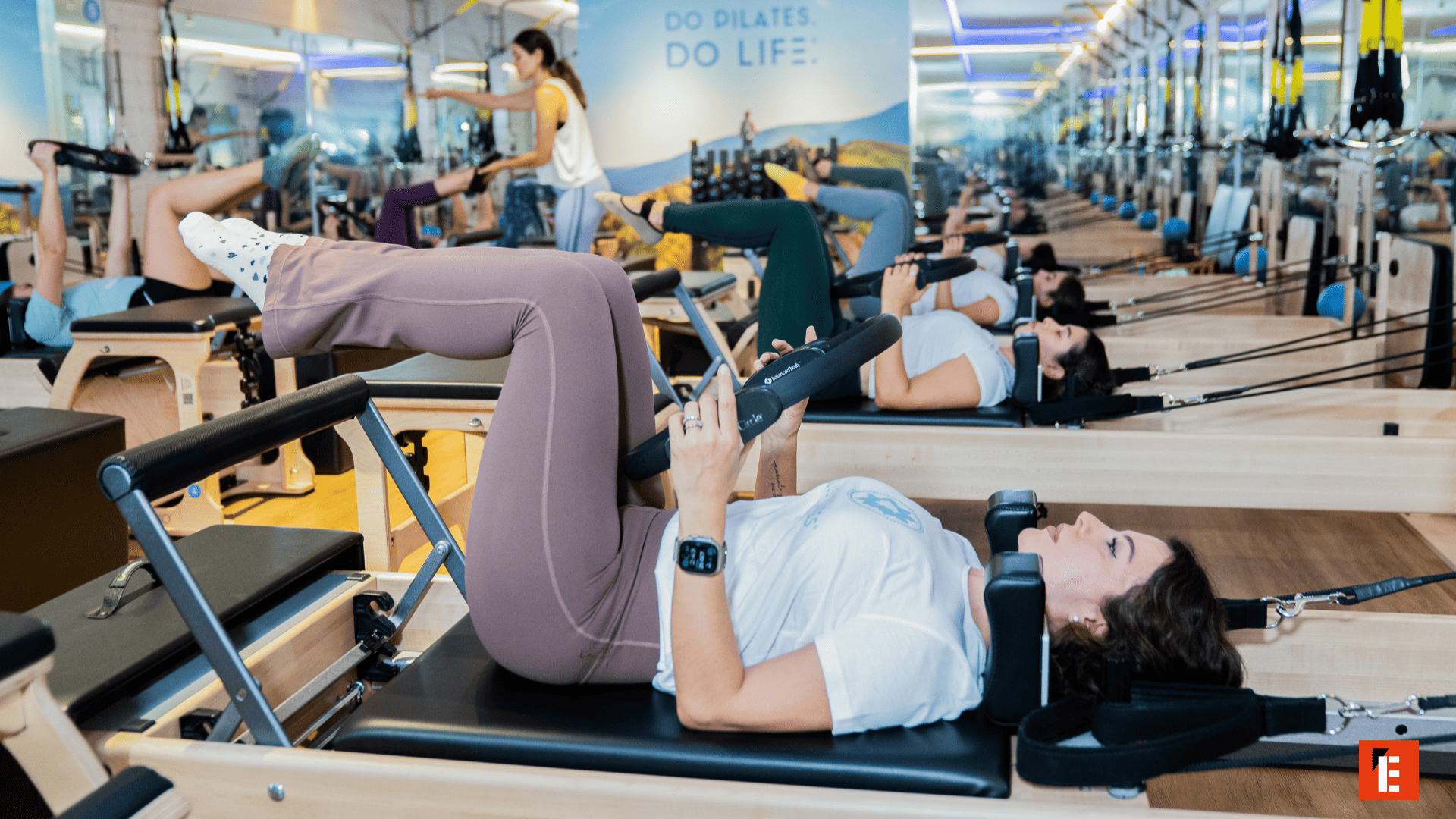 persona haciendo pilates