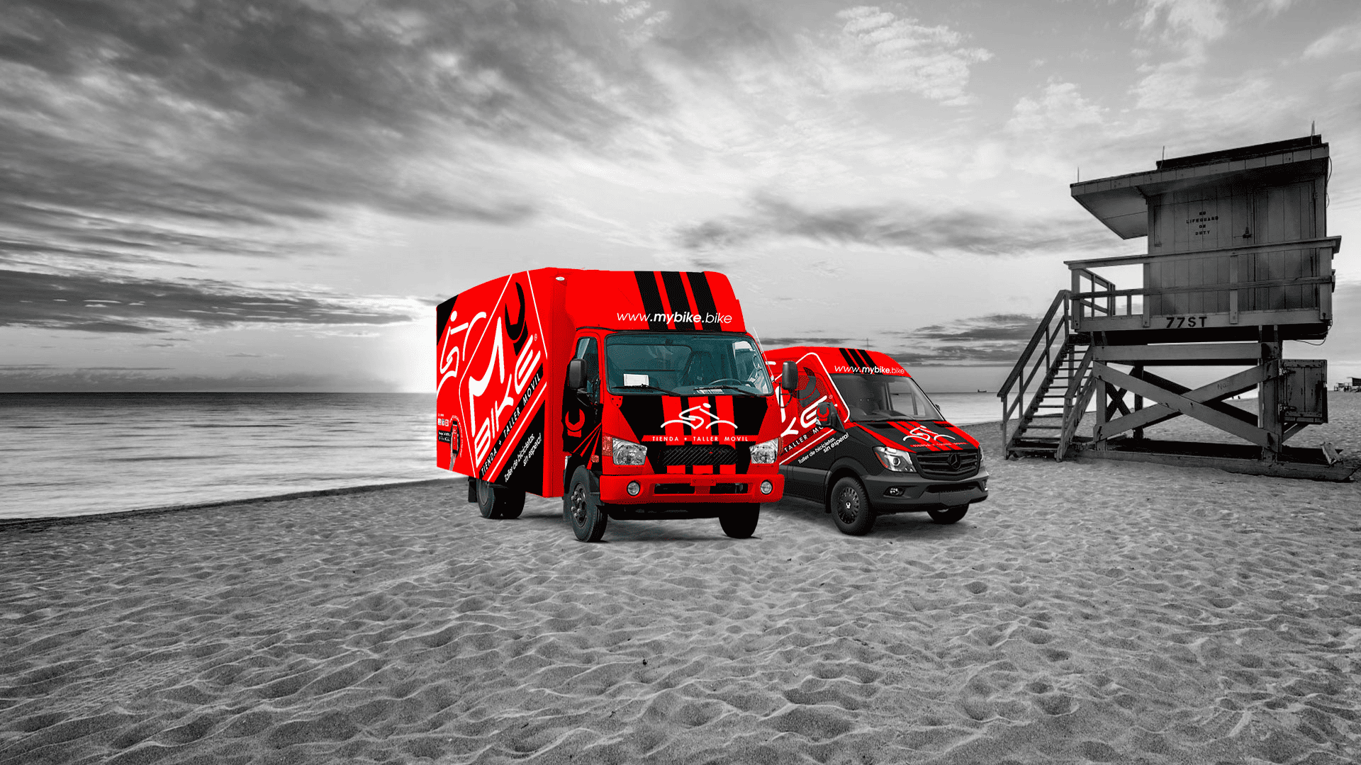 camión y furgoneta en una playa de mybike