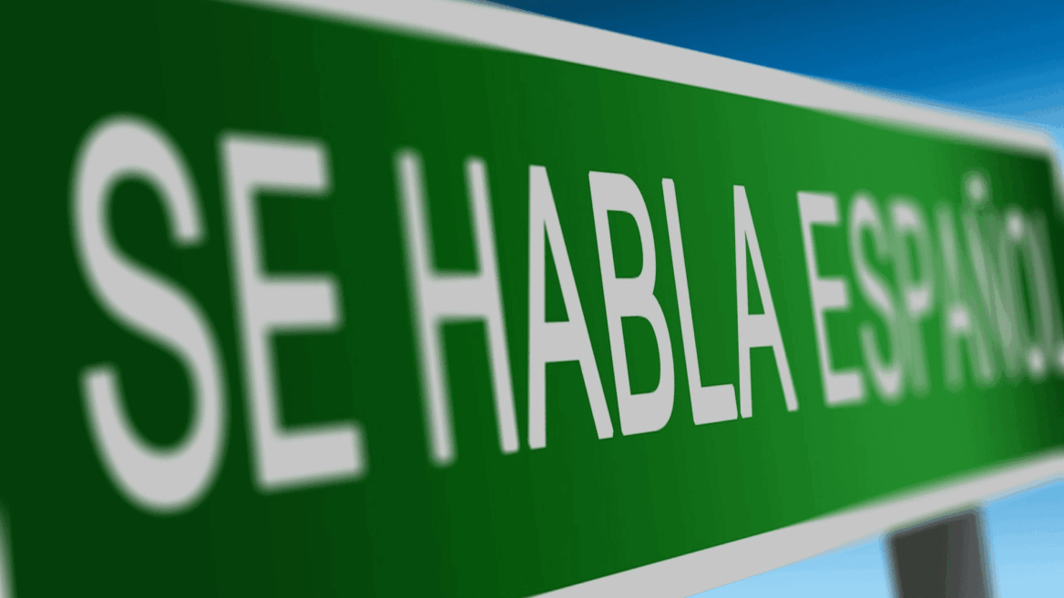 Cartel indicando que se habla español