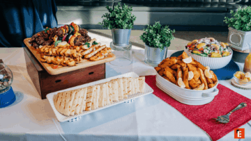 comida mediterránea en platos