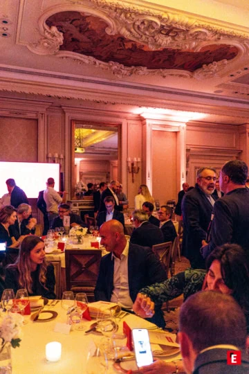 e752c2793918169a48789a6b4e5fcc16923087cf 360x540