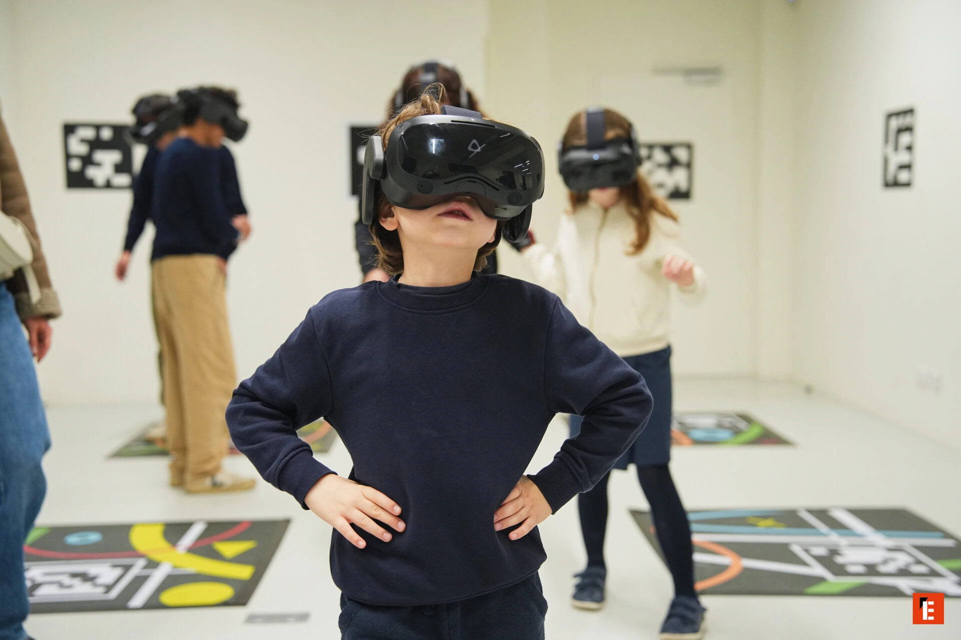 enfant avec un casque vr chez sandora vr
