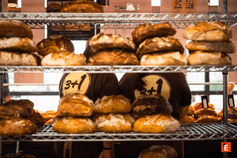 pain sur des grilles