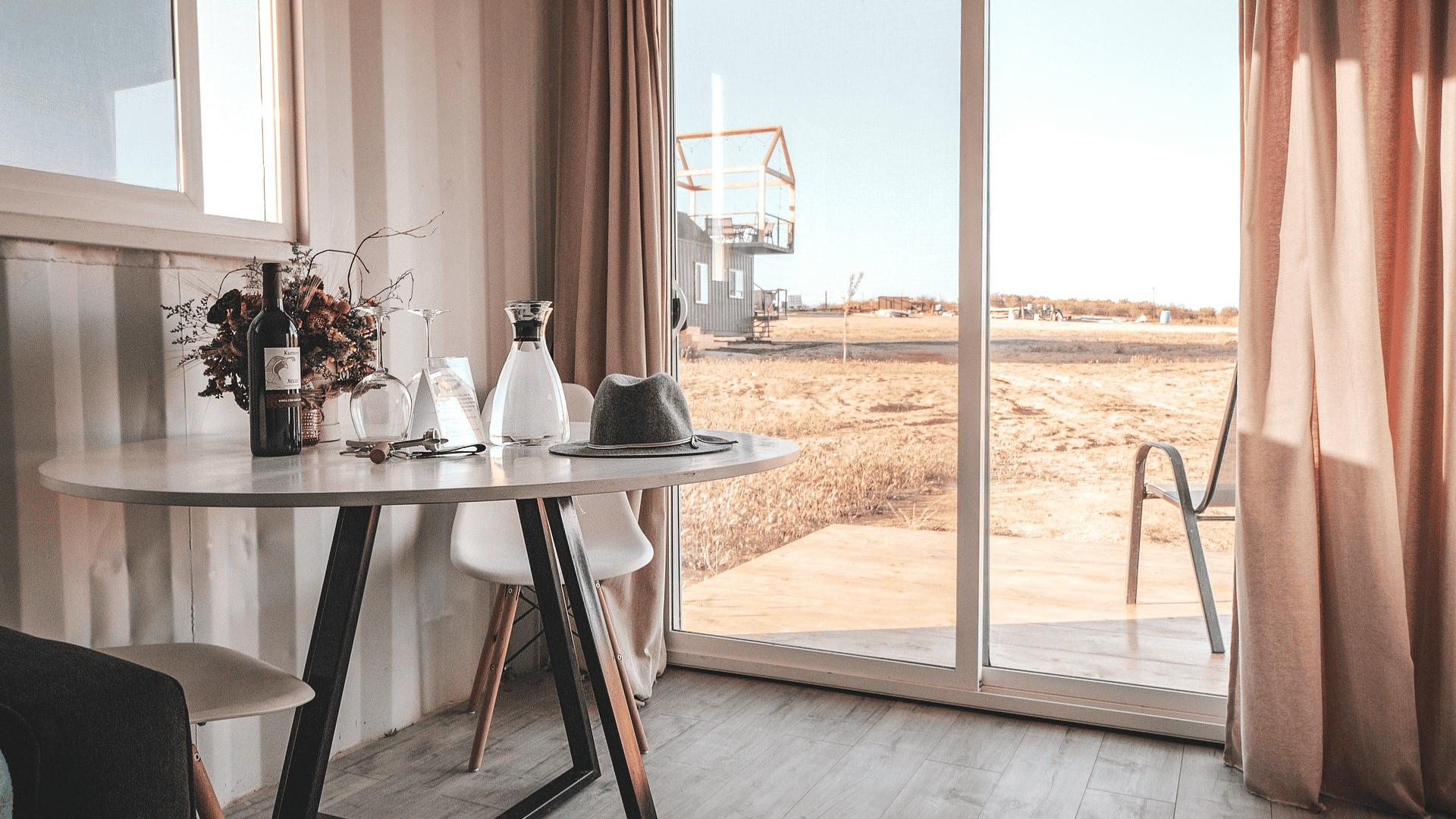 INTERIOR HABITACIÓN DE HOTEL