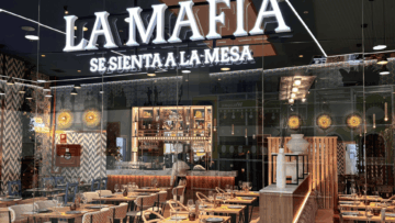 interior local la mafia se sienta a la mesa