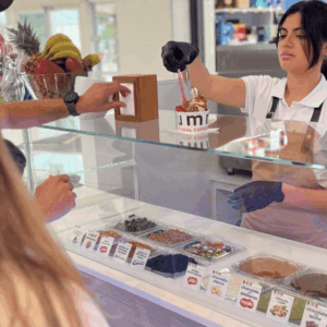 interior local yogur helado summy