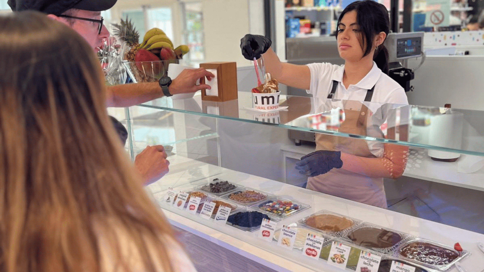 interior local yogur helado summy