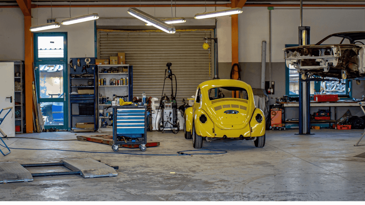 interior taller de coches