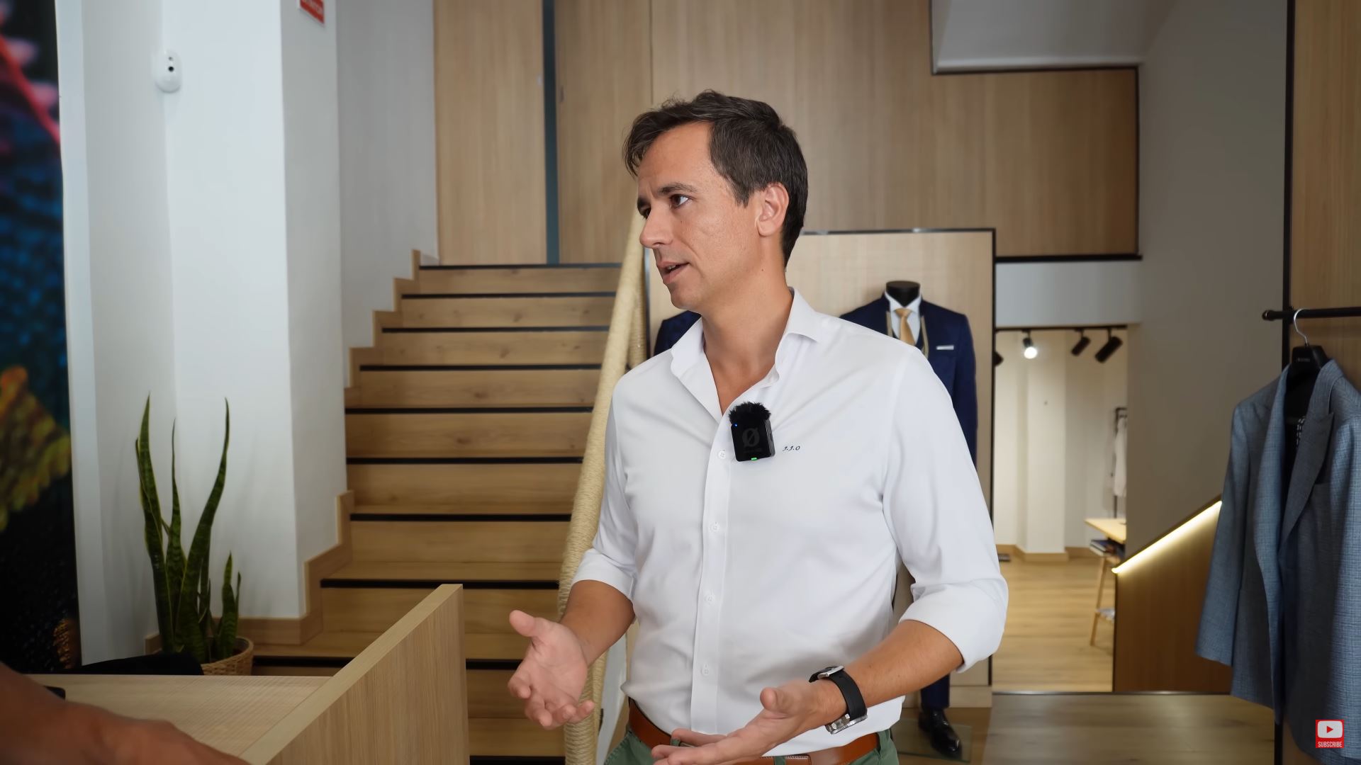 joel sastre la sastreria tradicional para mi esta obsoleta. este ano cerraremos por encima de 250.000 euros de facturacion. el traje mas barato sale a partir de 450 euros hasta 1.800 1