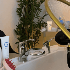 lavabo y productos para el pelo