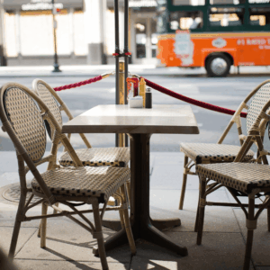 mesa y sillas restaurante