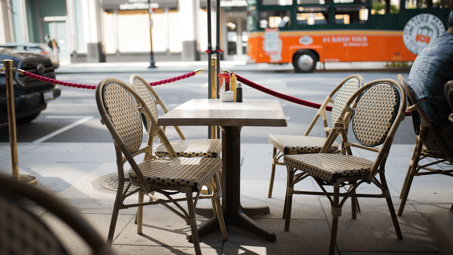 mesa y sillas restaurante