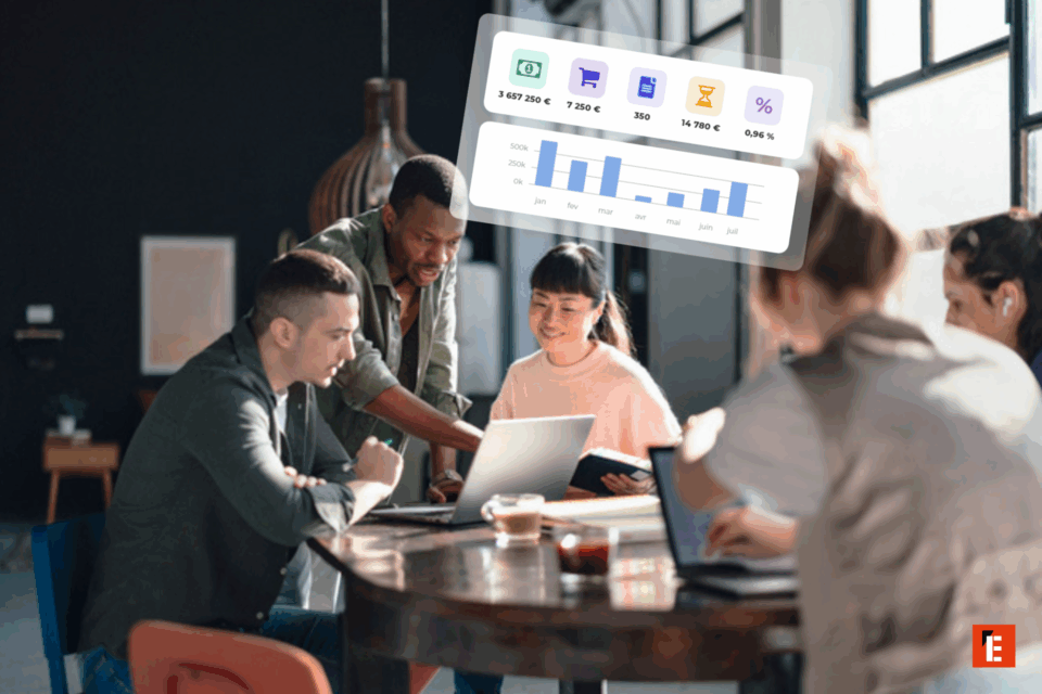 Réunion collaborative autour d'un ordinateur portable