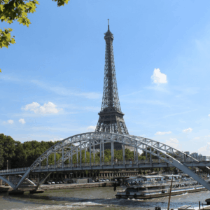 torre Eiffel y puente en París