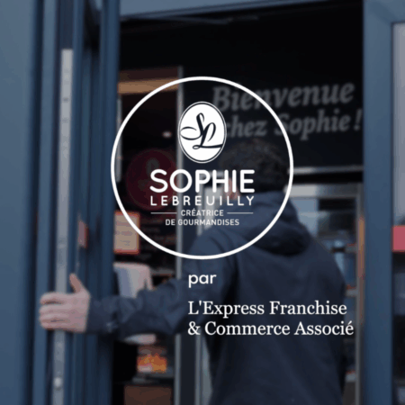 un homme de dos poussant la porte d'un boulangerie sophie lebreuilly